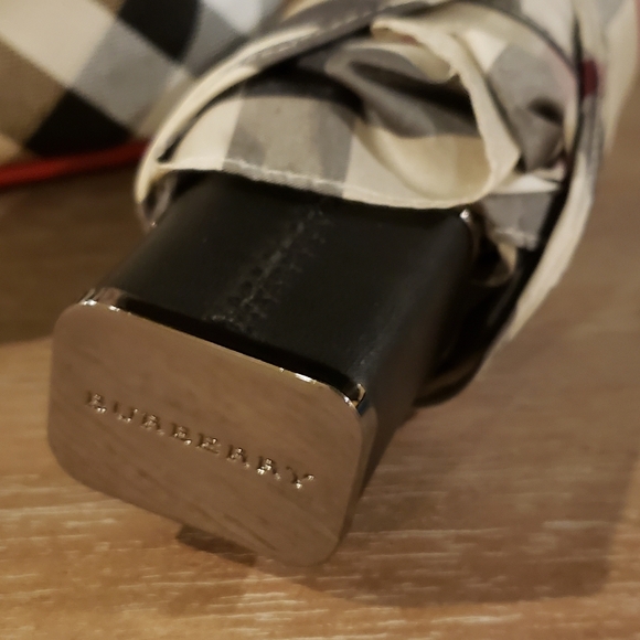 NEW! Plaid Tote Bag with Authentic Burberry Scarf & Umbrella - Picture 5 of 11